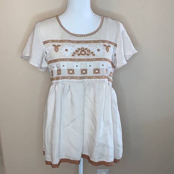 Polagram Tops - Polagram embroidered peplum top